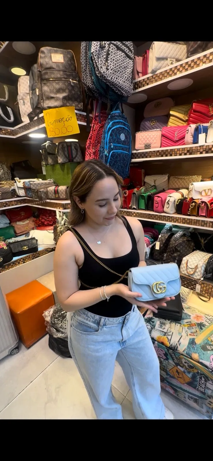 Vitória em loja de bolsas